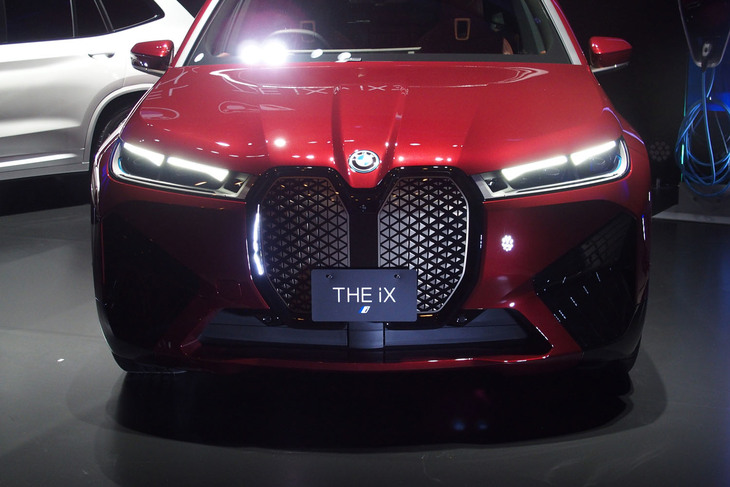BMW iX（フロントマスク）
