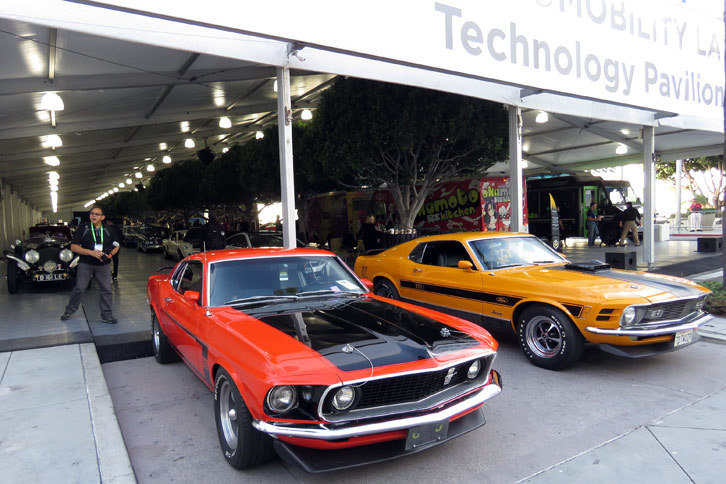 ショーの会場では、カスタムカーの展示エリアが設けられていたり、特設エリアでカーコンテストが催されていたりした。