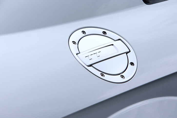 「TT」のロゴが刻まれたフューエルリッド。