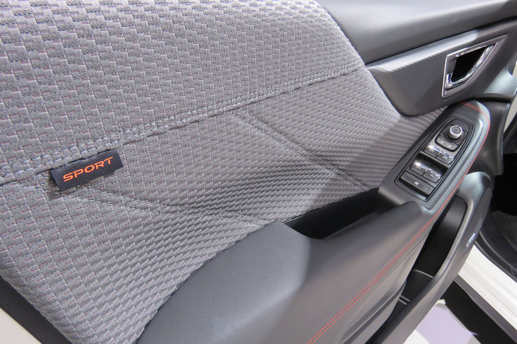 スバル・フォレスター スポーツ（ドアのインナーパネル）