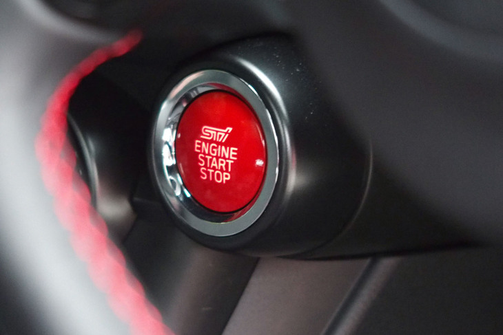 スバルBRZ STI Sport（エンジンスタート／ストップスイッチ）
