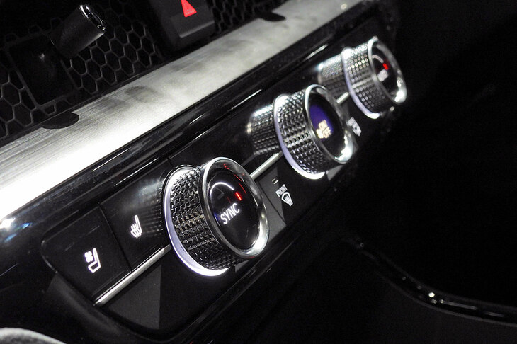 ホンダCR-V e：HEV RSブラックエディション（空調のコントロールパネル）