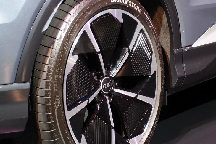 アウディQ4 40 e-tron Sライン（リアホイール）