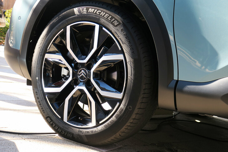 シトロエンE-C4エレクトリック（タイヤ＆ホイール）