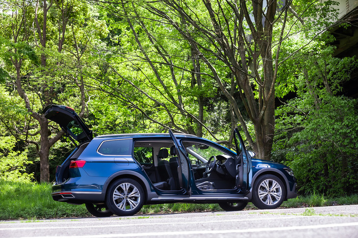 「パサート オールトラックTDI 4MOTIONアドバンス」のボディーサイズは全長×全幅×全高＝4785×1855×1535mm、ホイールベースは2790mm。車重は1760kgと発表されている。