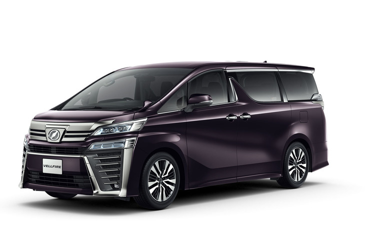 マイナーチェンジにあたってデザイナーが意識したと思われる「トヨタ・ヴェルファイア」。337万6080円～なので、「デリカD：5」にとっては価格面でもライバルとなる。