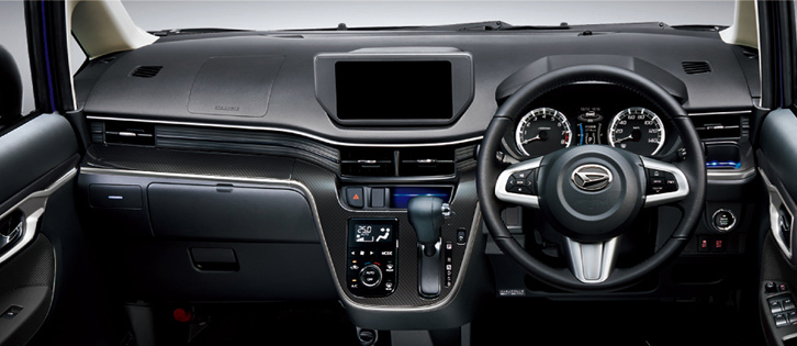 「ムーヴカスタムRS“ハイパーSA II”」のインストゥルメントパネルまわり。