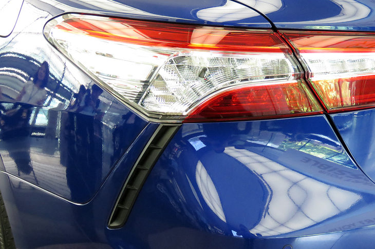 細かいところでは、ボディー同色のアウタードアハンドルや、リアコンビランプから下方へと垂れる、ダミーダクトも「WS」系グレードの特徴である。