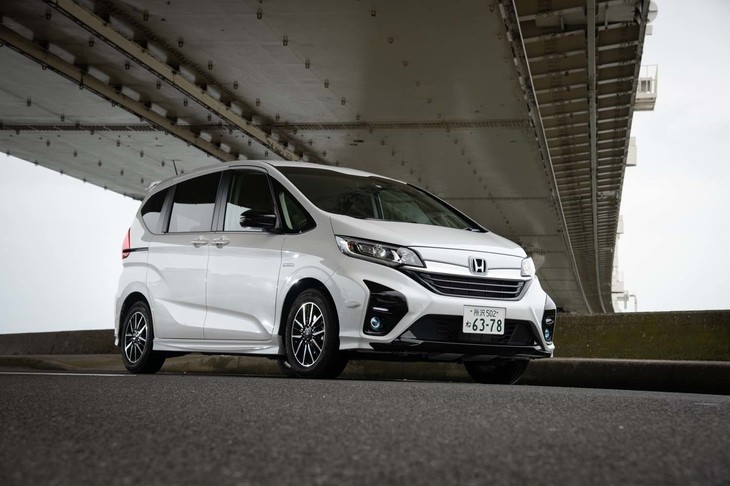 2020年5月に発売された改良型「フリード モデューロX」。空力性能の強化によって走りの上質感を高めている。