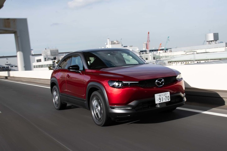 駆動用モーターは最高出力145PS、最大トルク270N・mを発生。フロントアクスルのみに搭載され、4WDモデルの設定はない。