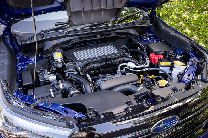 1.8リッター水平対向4気筒直噴ターボエンジンは、従来モデルからのキャリーオーバー。最高出力177PS、最大トルク300N・mという数値や、13.6km/リッターというWLTCモード燃費は、先代のターボ車と変わらない。