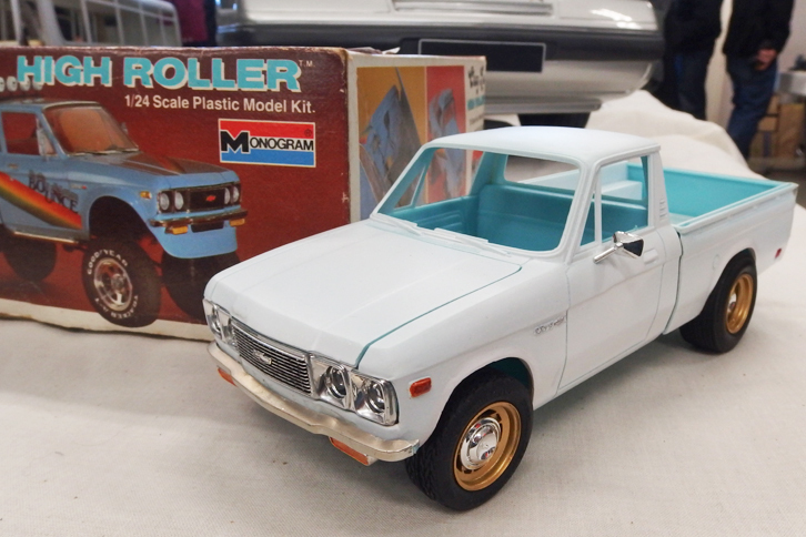 『webCG』でリポートした、2016年末にいすゞ自動車藤沢工場で開かれた「いすゞヒストリックカー撮影会」にも登場した「シボレー・ラブ」。いすゞ製の小型ボンネットトラック「ファスター」のOEMモデルだが、これも背景にボックスが置かれた、米国モノグラム製1/24のリフトアップ仕様を、ノーマル仕様に戻して製作中である。