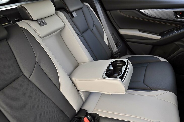 スバル・レヴォーグ レイバック リミテッドEX（後席用センターコンソール）