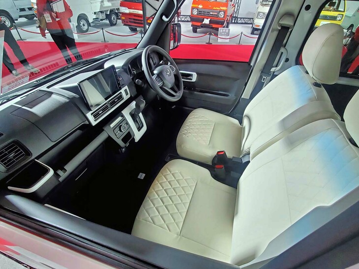 ダイハツ・アトレー プレミアムver.（インテリア）