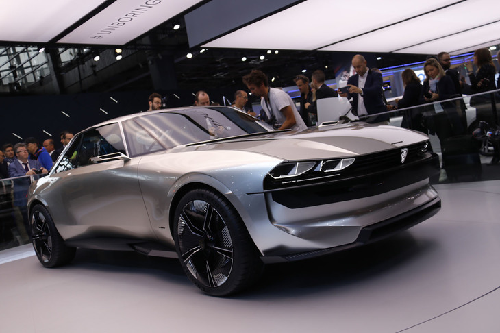 プジョーの「eレジェンドコンセプト」は、往年の「504クーペ」がモチーフ。ただし同ブランドはプレスブリーフィングを省略した。