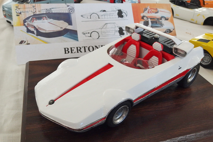 スクラッチビルドされた「アウトビアンキ・ラナバウト」。1969年のトリノショーでベルトーネが出展した、「フィアットX1/9」の原形といわれるコンセプトモデルである。スタイリストはガンディーニで、「アウトビアンキA112」用のパワートレインをミドシップしていた。2016年は製作途中で展示されていたが、今年は完成した姿を拝むことができた。