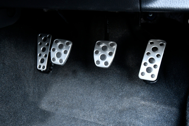 スバルWRX STIタイプRA-R（ABCペダル）