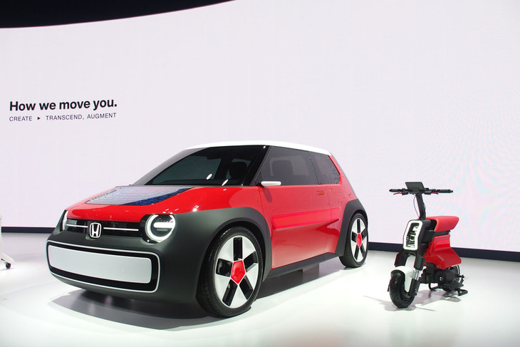 「SUSTAINA-C Concept（サステナ・シー コンセプト）」（写真左）と「Pocket Concept（ポケット コンセプト）」（写真右）。