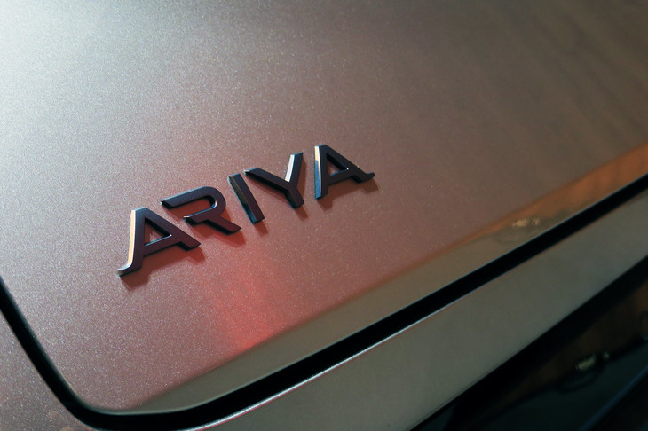 日産アリア リミテッド（エンブレム）