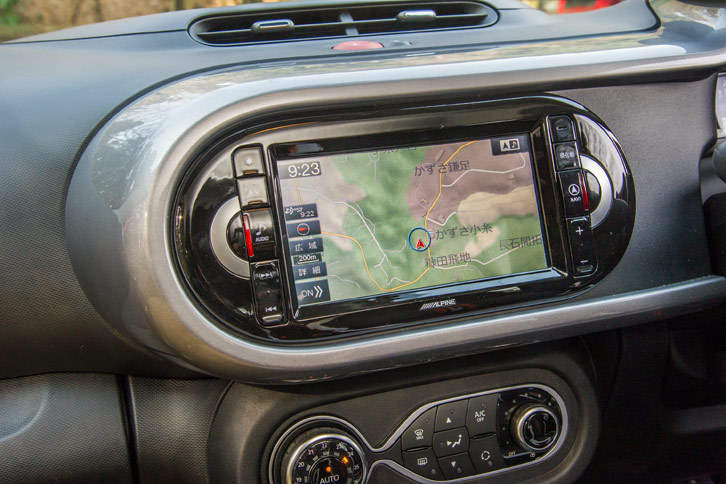 「GT」の追加とともに設定されたインダッシュ式のカーナビゲーションシステム。他のグレードでも選択可能となっている。