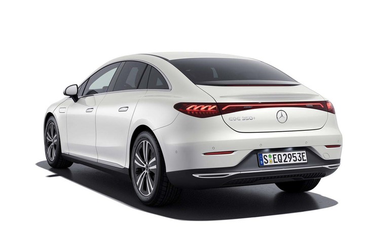 エクステリアは、「ワン・ボウ」と呼ばれる流麗なルーフラインや、キャブフォワードのデザインが特徴。