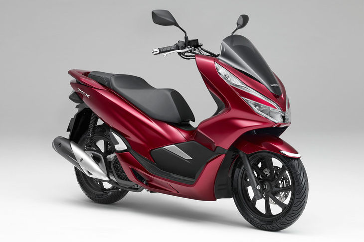 「ホンダPCX」
	エンジン＝124cc 水冷4ストローク単気筒OHC 2バルブ（12ps＜9kW＞/8500rpm、12Nm＜1.2kgm＞/5000rpm）／燃費＝54.6km/リッター（国土交通省届出値）