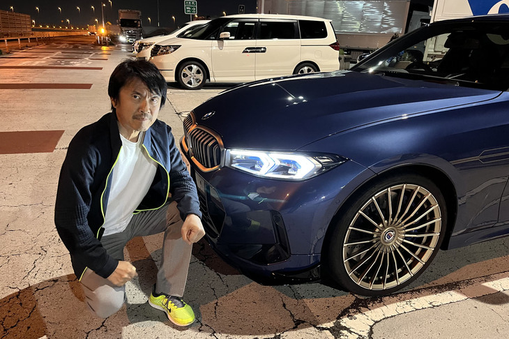 最高巡航速度308km/hは、ドイツのアウトバーンでしか意味をなさないものかもしれないが、われわれカーマニアはそこにロマンを感じてしまうのだ。速度無制限区間は年々減る一方と聞く。しかしアウトバーンに憧れて育った世代にとっては、いまでも最高のステージなのである。