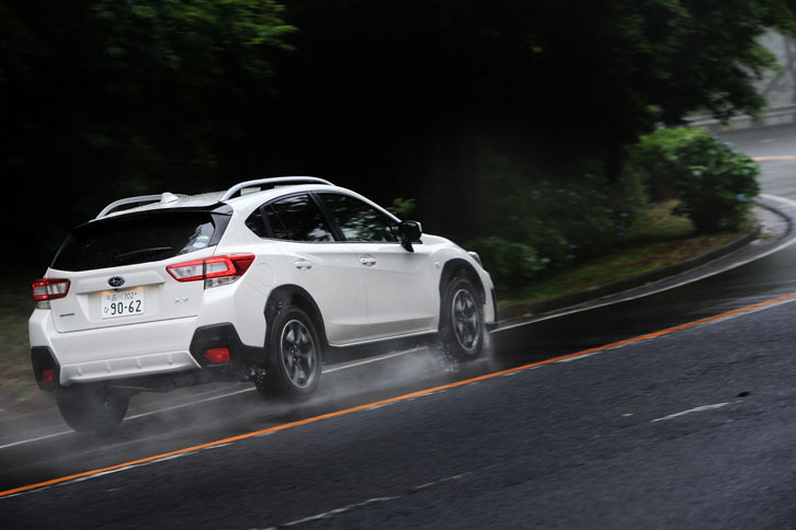 試乗車のボディーカラーは「クリスタルホワイト・パール」。