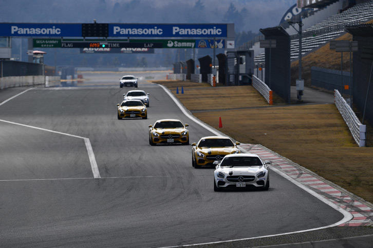 「AMGドライビングアカデミー」の会場となったのは、国際格式のレースも多数行われる富士スピードウェイである。