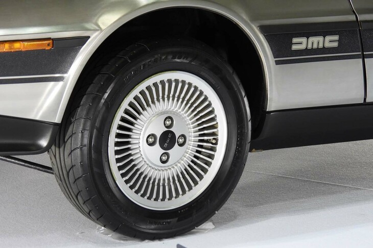 DMCデロリアン（1981年デビュー）