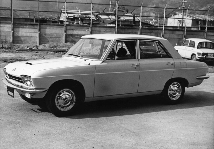 市販型「ルーチェ」の開発中に、マツダのデザインルームで独自に進められていたデザイン案による試作車。