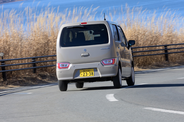 「ワゴンR」の5段MTモデルは現行型のデビューから6カ月後の2017年8月に追加設定。その後2023年10月に消滅し、同年11月にはまた復活と多難な道を歩んでいるようだ。