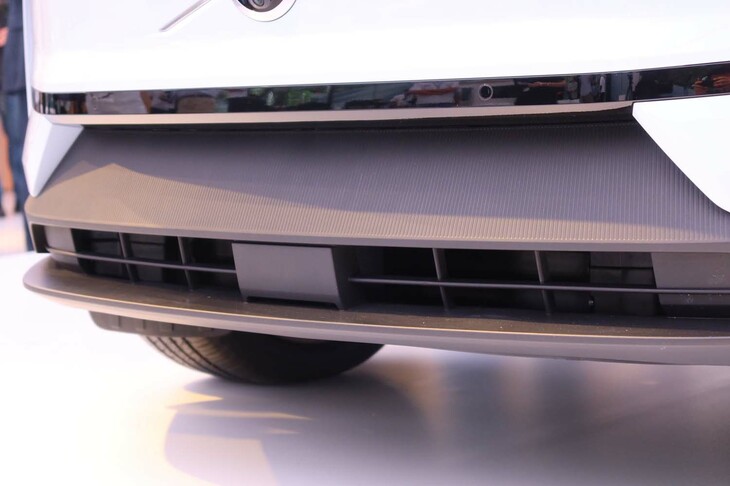 ボルボEX30ウルトラ シングルモーター エクステンデッドレンジ（フロントバンパー下部）