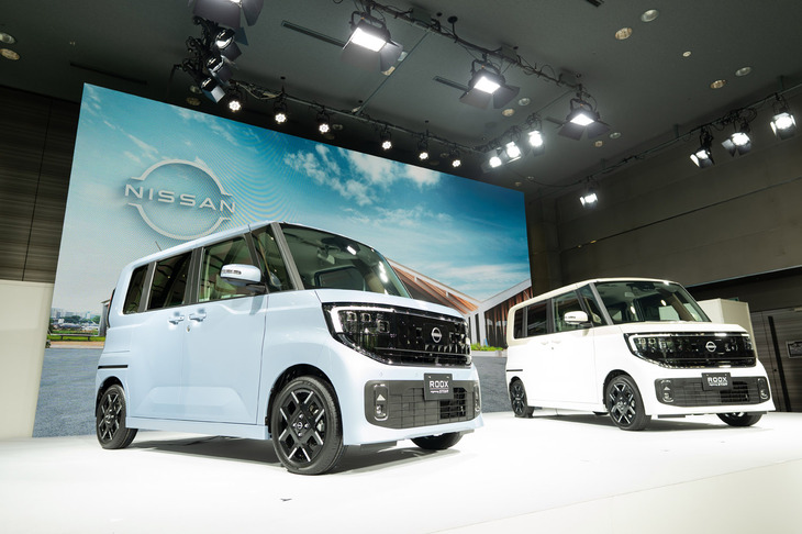 「日産ルークス」は、日産自動車と三菱自動車との合弁会社NMKVのマネジメントのもと、日産が企画・開発を行った軽乗用車。内外装に“かどまる四角”をモチーフとしたデザインを採用している。