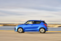 「RS」シリーズには“欧州チューニング”の足まわりが与えられる。フラットな乗り心地と高い直進安定性の実現を目指している。