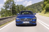 曲面的なボディーデザインは空力性能の向上にも寄与。空気抵抗係数のCd値は0.24（最小値）を実現している。