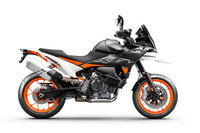 「KTM 890 SMT」発売　パワフルで機敏な走りが自慢のニューモデルの画像