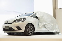 “ニッポンのコンパクトカー”がそろって次世代へ　新型「トヨタ・ヤリス」と「ホンダ・フィット」を比較する