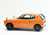 クーペというよりスポーツワゴン的な「ホンダZ」のサイドビュー。黒に見えるダークグレーの枠でガラスを囲んだテールゲートは、その形状から“水中メガネ”の異名をとった。