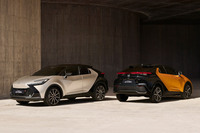 製造段階における環境負荷低減への取り組みも、新型「C-HR」のトピックのひとつ。バンパーの樹脂成形に新しい製法を用い、水性塗料による新しい自動塗装プロセスを採用するなどして、CO2排出量の削減が図られている。