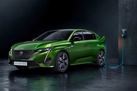 プラグインハイブリッドもラインナップ　新型「プジョー308」がデビューの画像