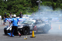 オートクロスで一番大人げない参加車両といえば、主催者・本多氏の「バイパーGTS-R」。ご覧のとおり、まんまレーシングカーである。