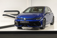 新型「ゴルフR」は最高出力333PSの2リッター4気筒ターボエンジンを搭載。ニュルブルクリンクの北コースに最適化したドライブモードを採用している。