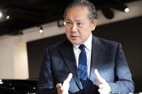 コーンズ・モータース コーンズ・コレクション ニューオータニ ギャラリー仕入れ担当マネージャーの高橋泰造氏。