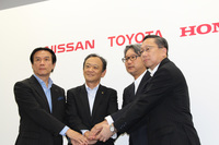 日本における水素ステーション普及の取り組みは漸進的に進んでおり、2011年には自動車メーカーとエネルギー企業の全13社が、燃料電池自動車の市場投入と水素供給インフラの整備に関する共同声明を発表。2015年にはトヨタ、ホンダ、日産の3社が、あらためて水素ステーションの整備促進に向けた支援を発表した。