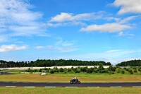 これほどのスポーツモデルを、自動変速で操れるのかと驚かされた「MT-09 Y-AMT」の試乗。Y-AMTはただの便利装備ではなく、AT免許のライダーにスポーツライディングの門戸を開くデバイスともなるかもしれない。