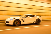 東京湾アクアラインの海底トンネルを行く「シボレー・コルベット グランスポーツ」。カタログモデルに加え、フェンダーハッシュマークや専用コーディネートのインテリアなどでドレスアップした限定モデルも販売されている。