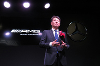AMG東京世田谷のオープン発表会にてあいさつする、メルセデス・ベンツ日本の上野金太郎代表取締役社長兼CEO。