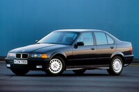 1990年に登場した3代目（E36）。従来型よりさらにサイズが拡大したいっぽうで、3ドアハッチバックの「ti」なるモデルも設定された。