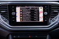 「ディスカバーメディア」と連携する新オンラインサービスの「ウィーコネクト」で近隣のガソリンスタンドを検索した例。ディーゼルエンジンを搭載する試乗車では、軽油の価格が優先的に表示された。